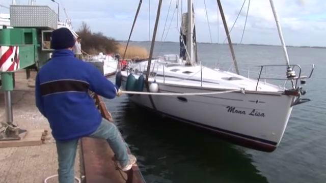 Vorschaubild zu Was ist eigentlich beim Kranen einer Yacht zu beachten?